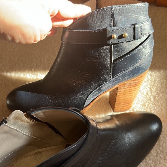 Boden Stratford booties. - Picture 8 of 8